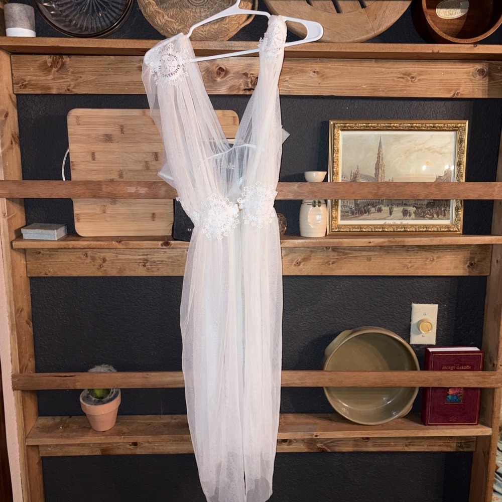 Romantic Sheer White Tulle Vest Robe Lace Detail Layering Top